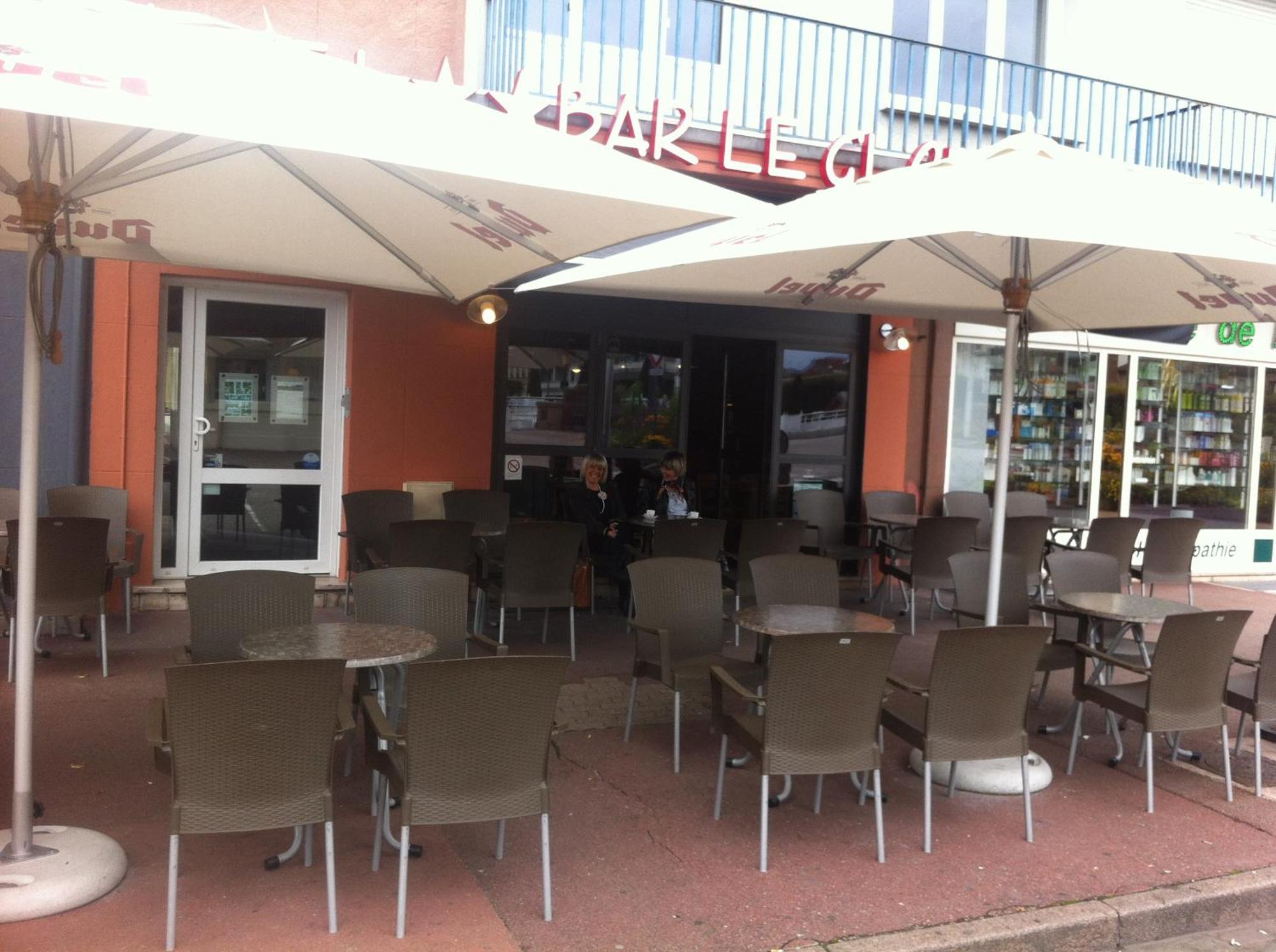Hotel Bar Le Globe Saint-Die-des-Vosges Bagian luar foto