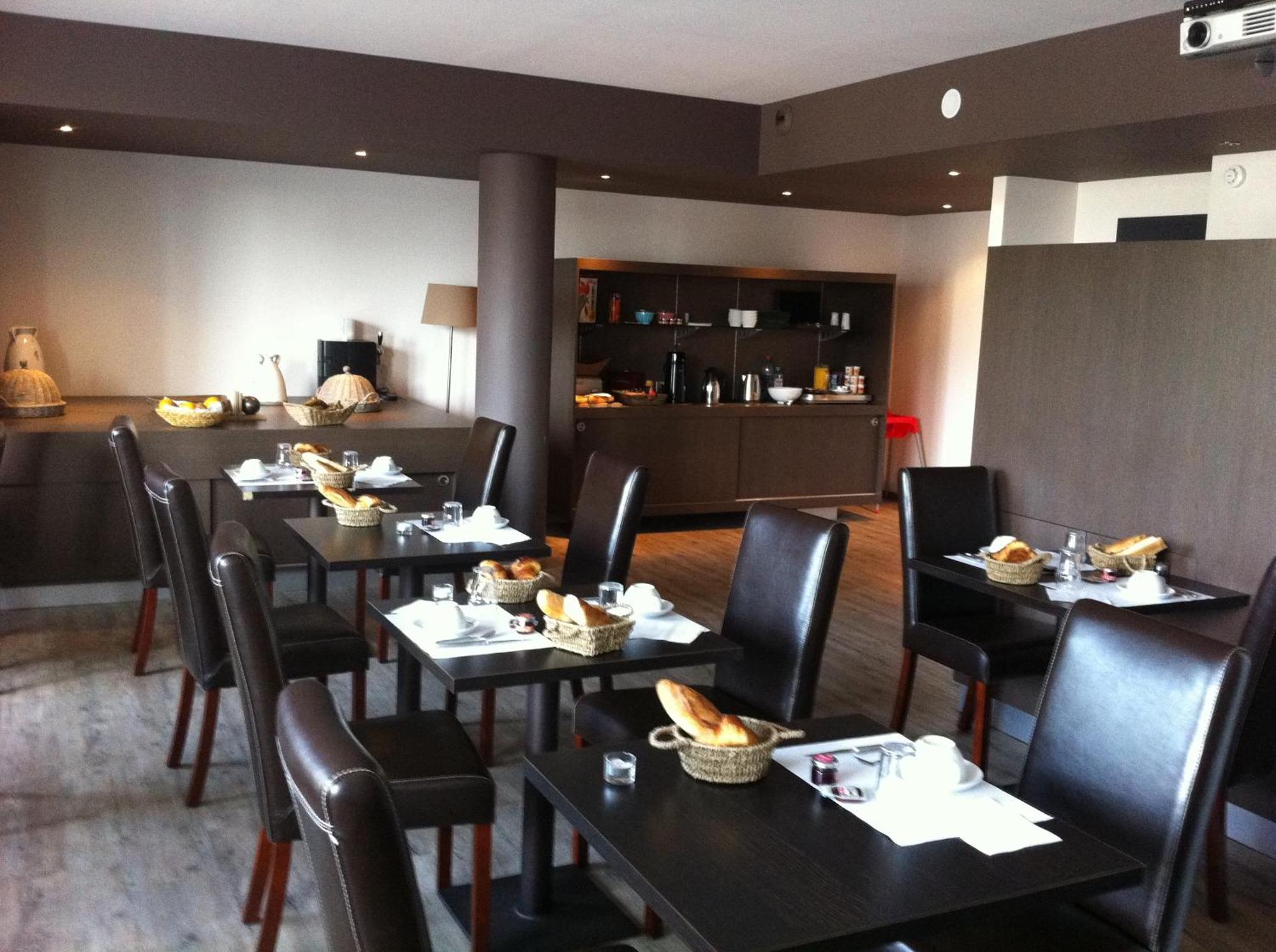 Hotel Bar Le Globe Saint-Die-des-Vosges Bagian luar foto