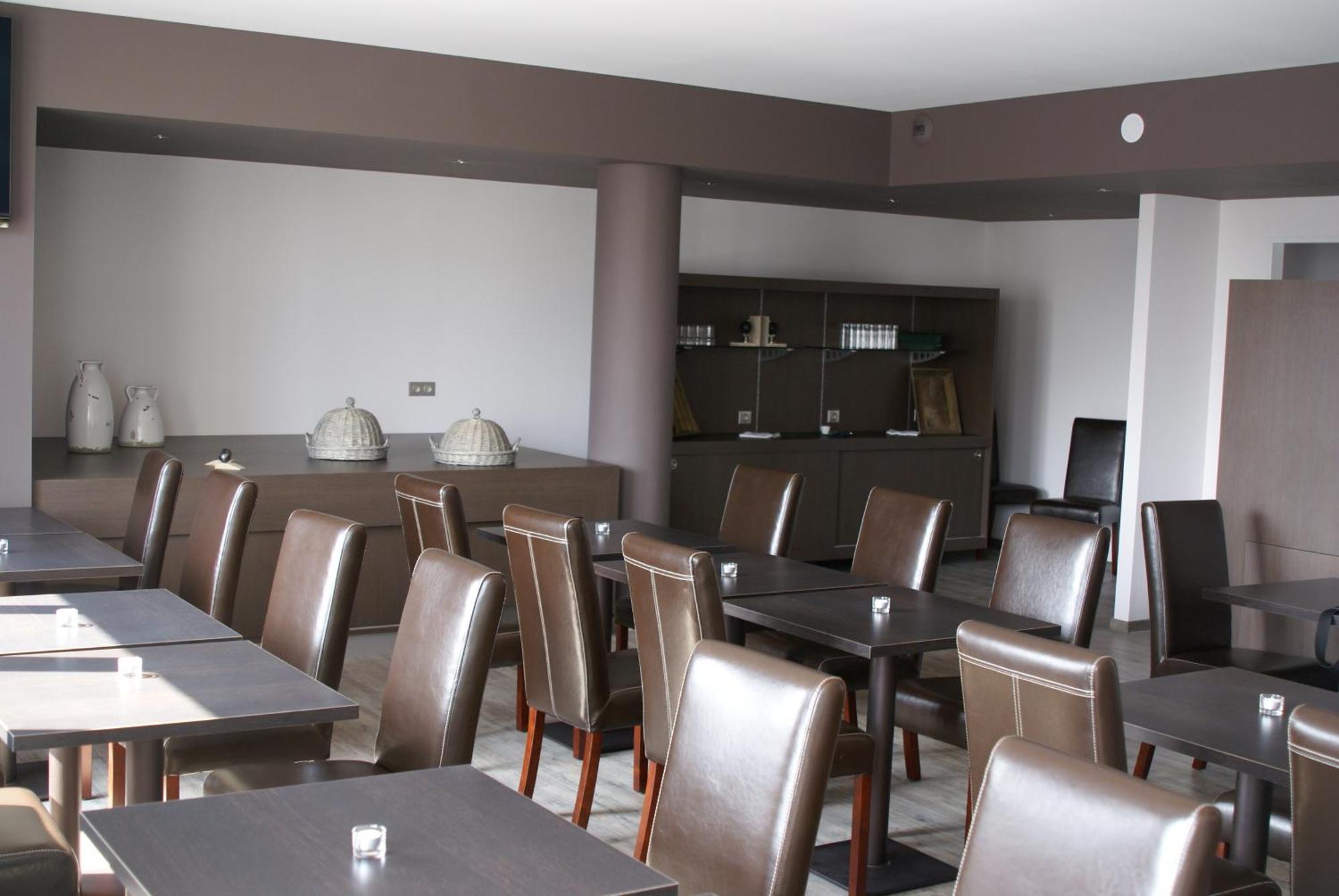 Hotel Bar Le Globe Saint-Die-des-Vosges Bagian luar foto