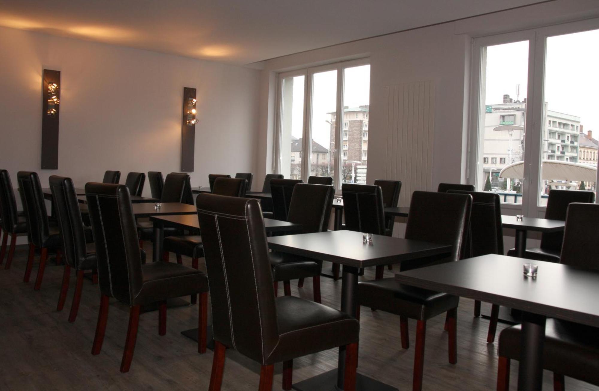 Hotel Bar Le Globe Saint-Die-des-Vosges Bagian luar foto