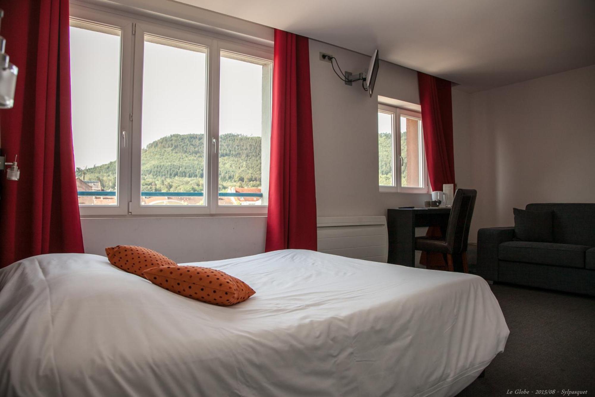 Hotel Bar Le Globe Saint-Die-des-Vosges Ruang foto
