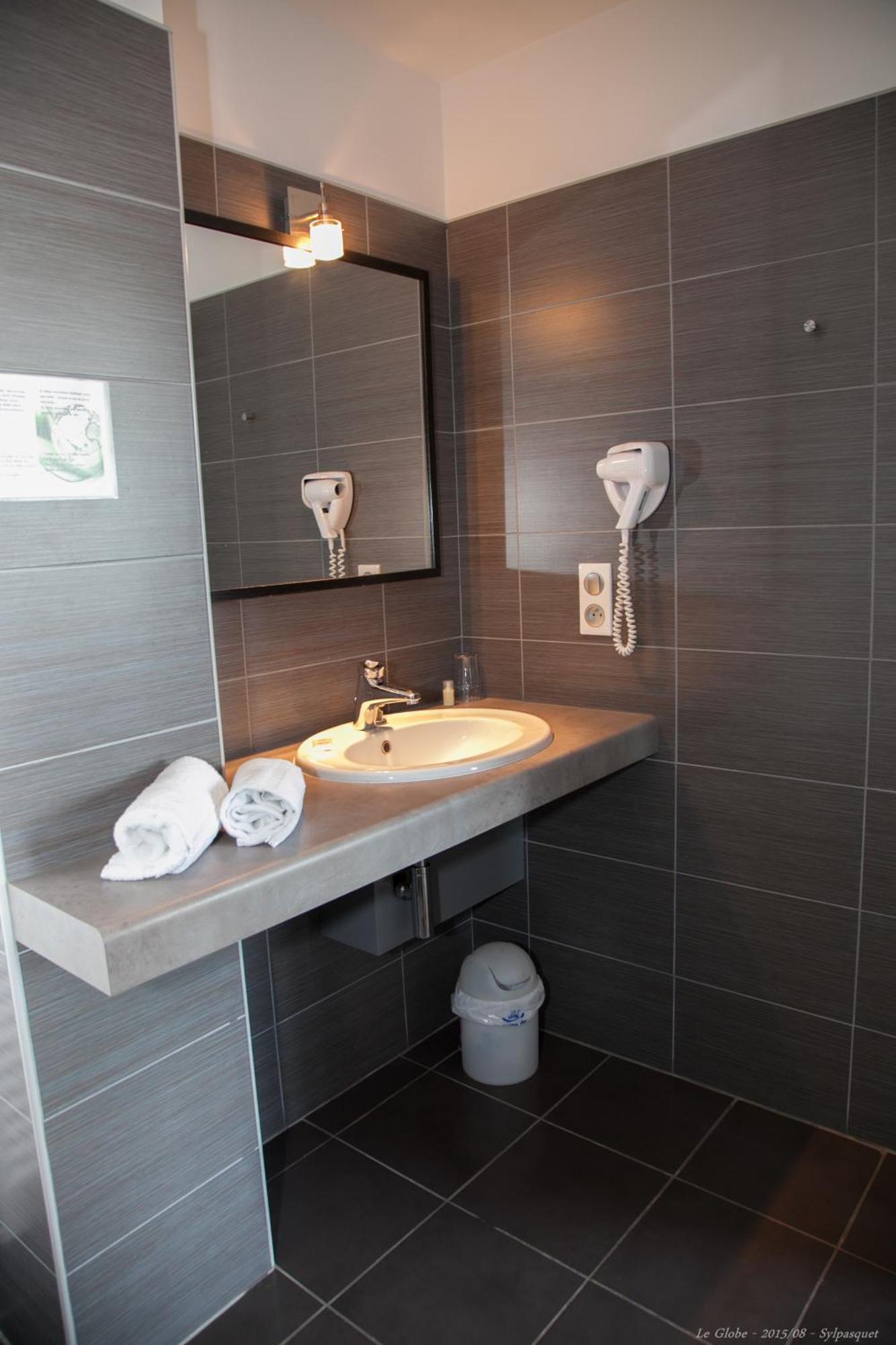 Hotel Bar Le Globe Saint-Die-des-Vosges Ruang foto
