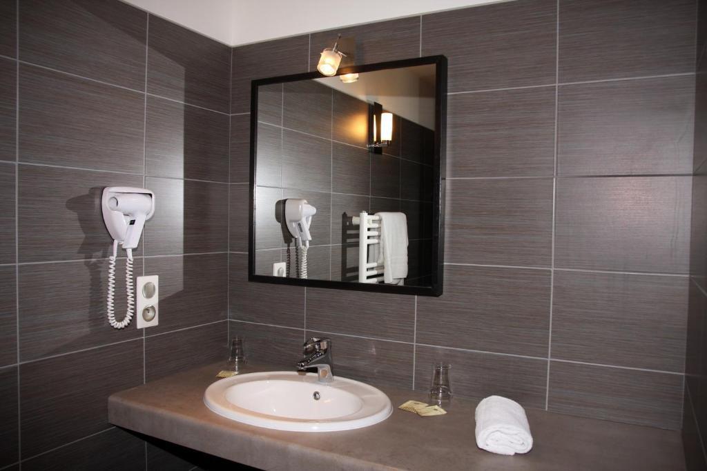 Hotel Bar Le Globe Saint-Die-des-Vosges Ruang foto