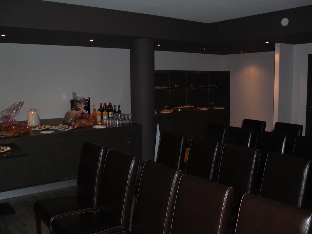 Hotel Bar Le Globe Saint-Die-des-Vosges Bagian luar foto