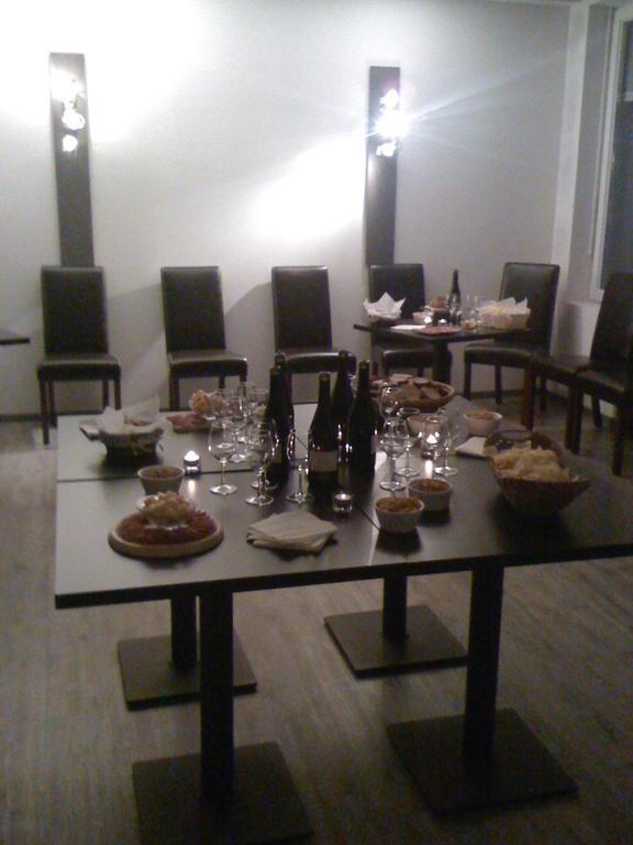 Hotel Bar Le Globe Saint-Die-des-Vosges Bagian luar foto